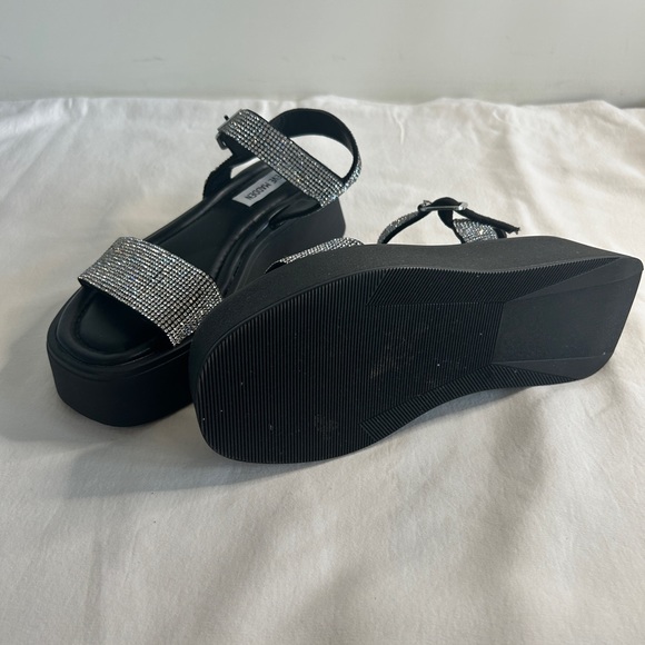 Steve Madden Black Platform Sandal w/ Rhinestone Size 6 - Picture 6 of 6